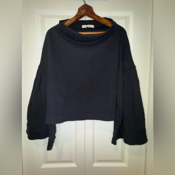 We the Free black bunny, cropped crewneck pullover with flowy sleeves. Size M - Picture 3 of 11